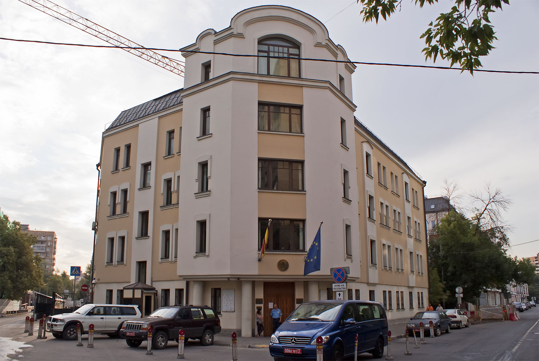 здание консульства испании в москве